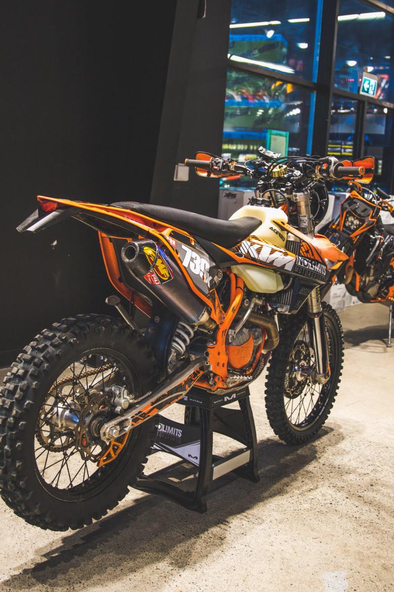 Custom enduro bike